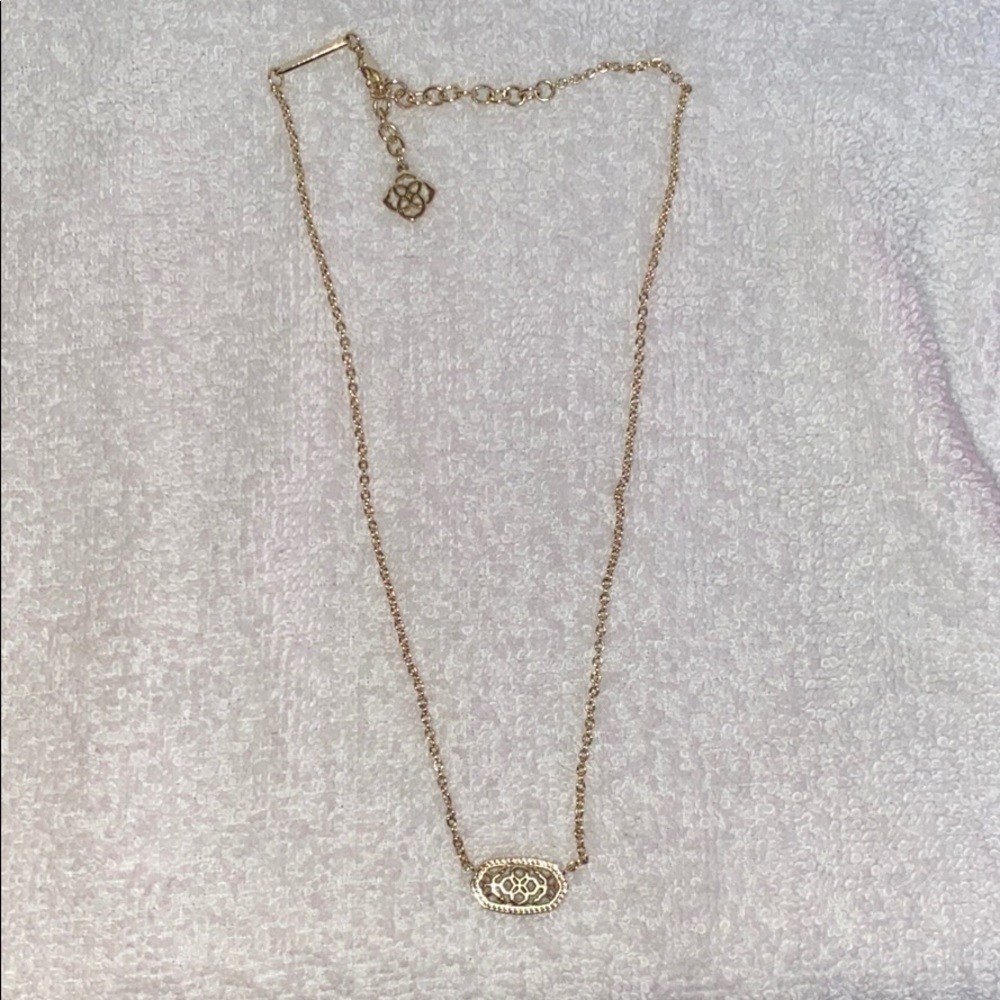 gold kendra scott necklace